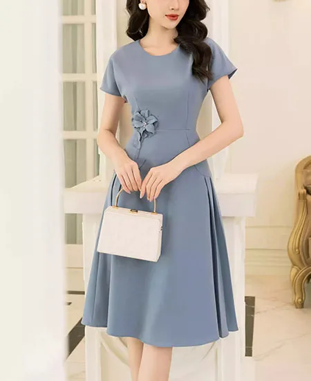 Mẫu đầm đồng phục xếp ly eo