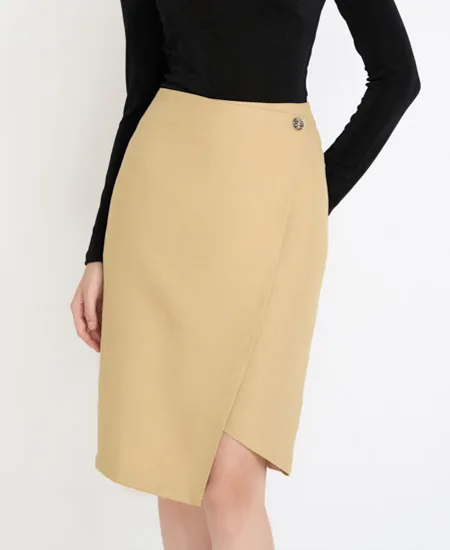 Mẫu đồng phục chân váy midi suông đắp tà